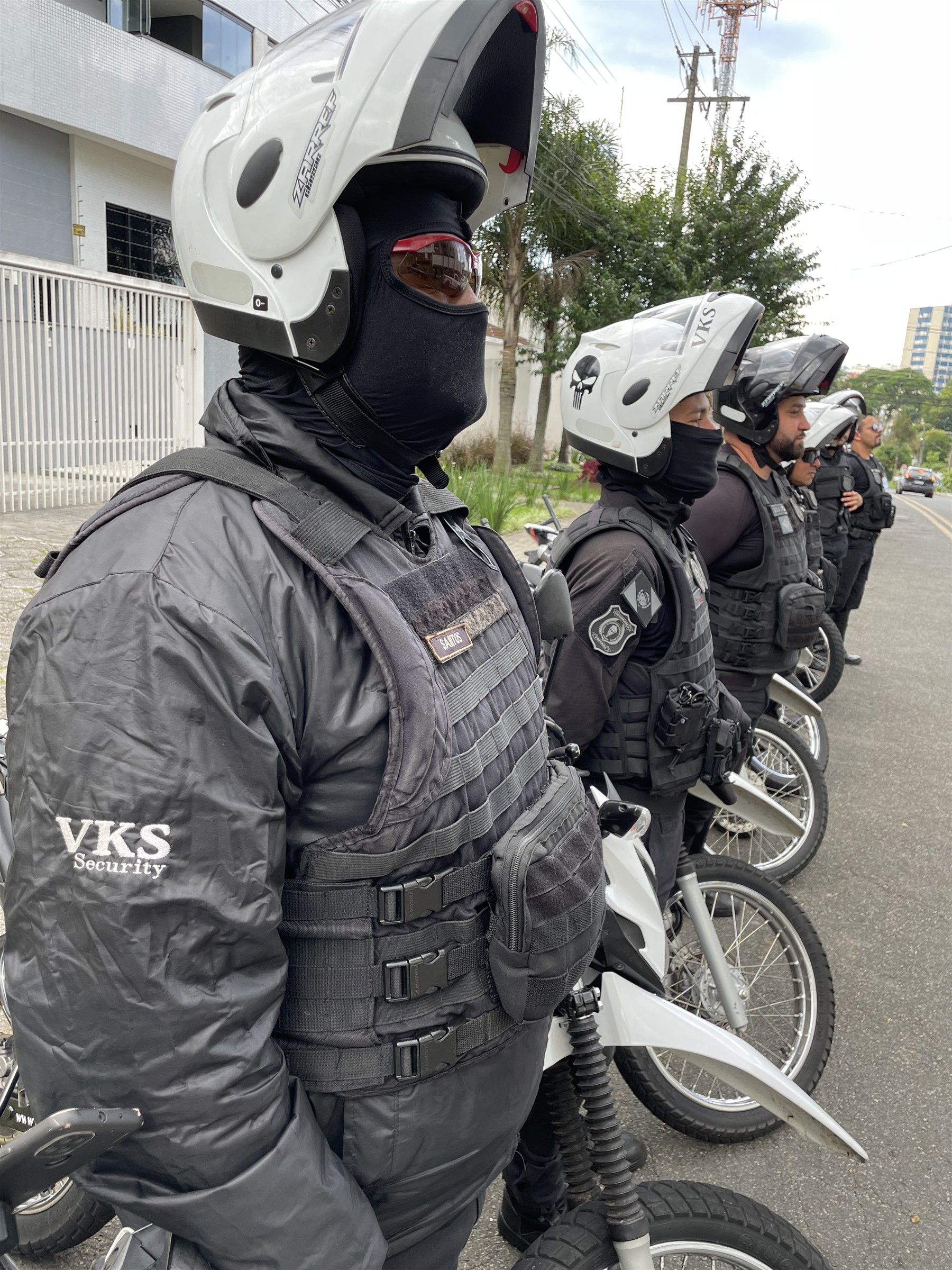 Equipe operacional VKS Security que apoia as soluções de segurança